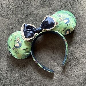 Authentic Disney Parks Alice in Wonderland Minnie Mouse Headband🌼
